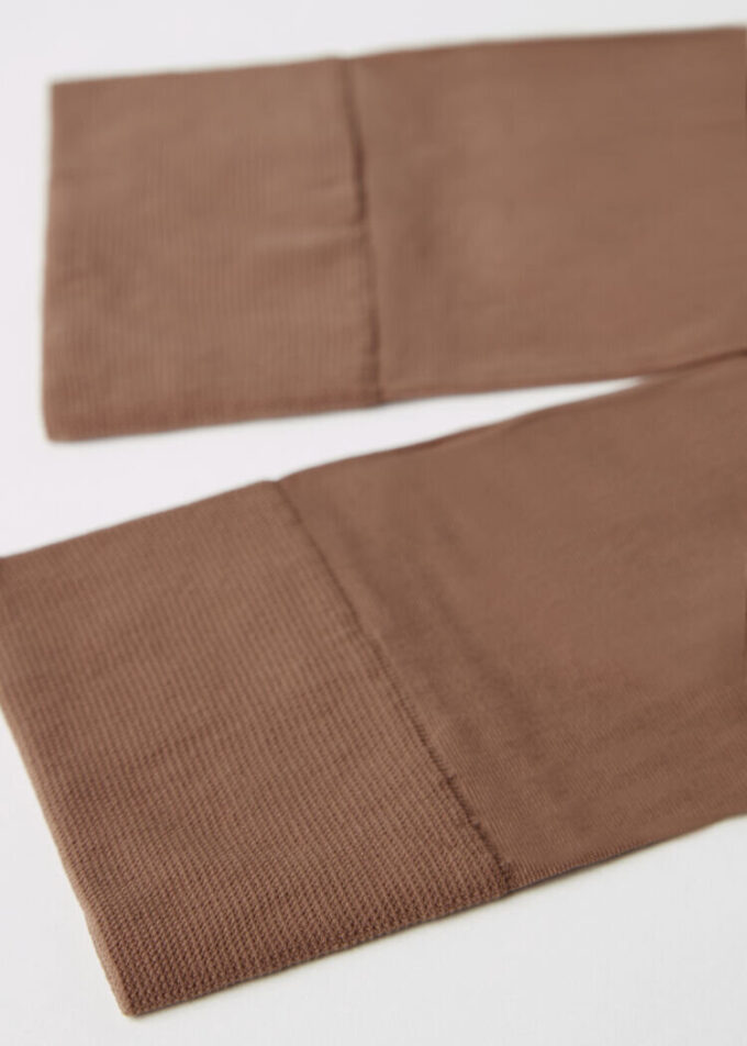 30 denier halvgenomskinliga knästrumpor i Microfiber