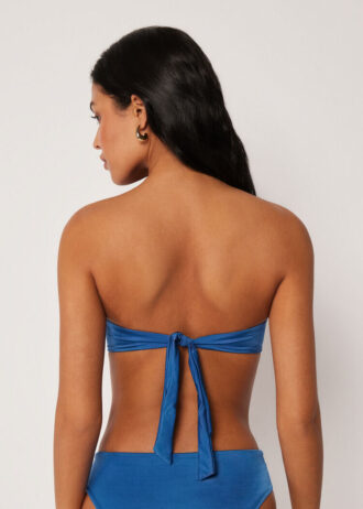 Bandeau-bikinitopp i glansig satin
