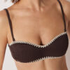 Bandeau-bikinitopp med tvåfärgat broderi