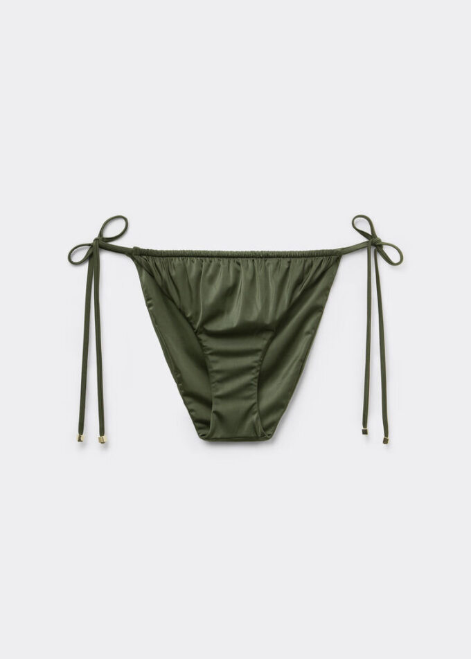 Bikinibotten med snörning i glänsande satin