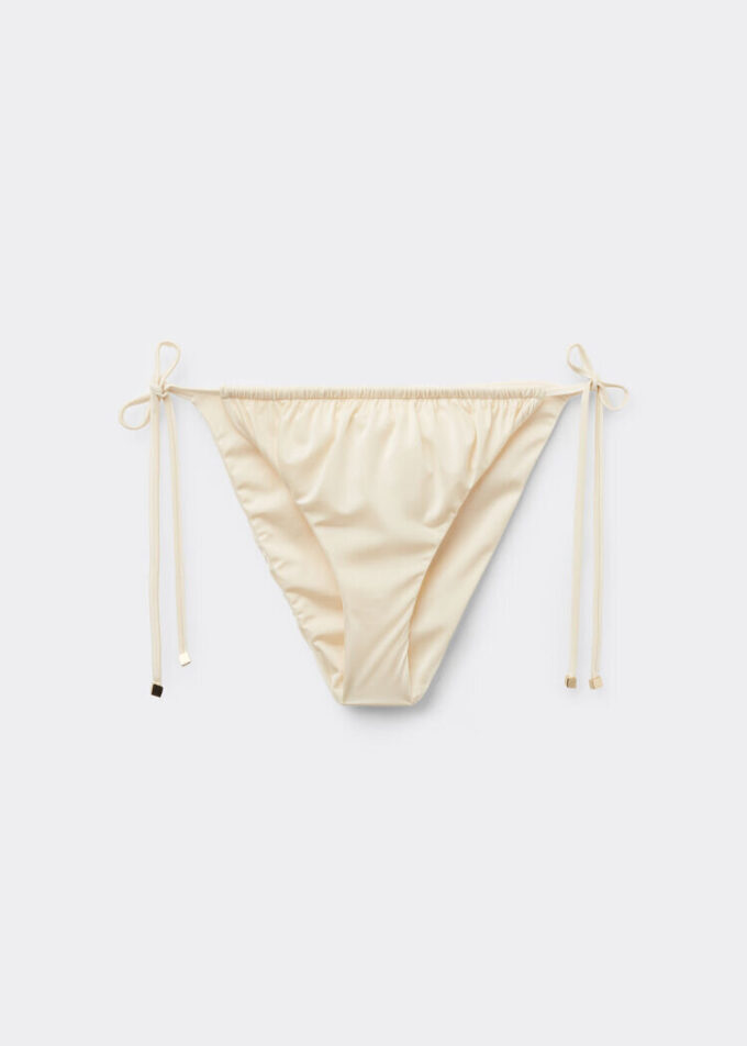 Bikinibotten med snörning i glänsande satin