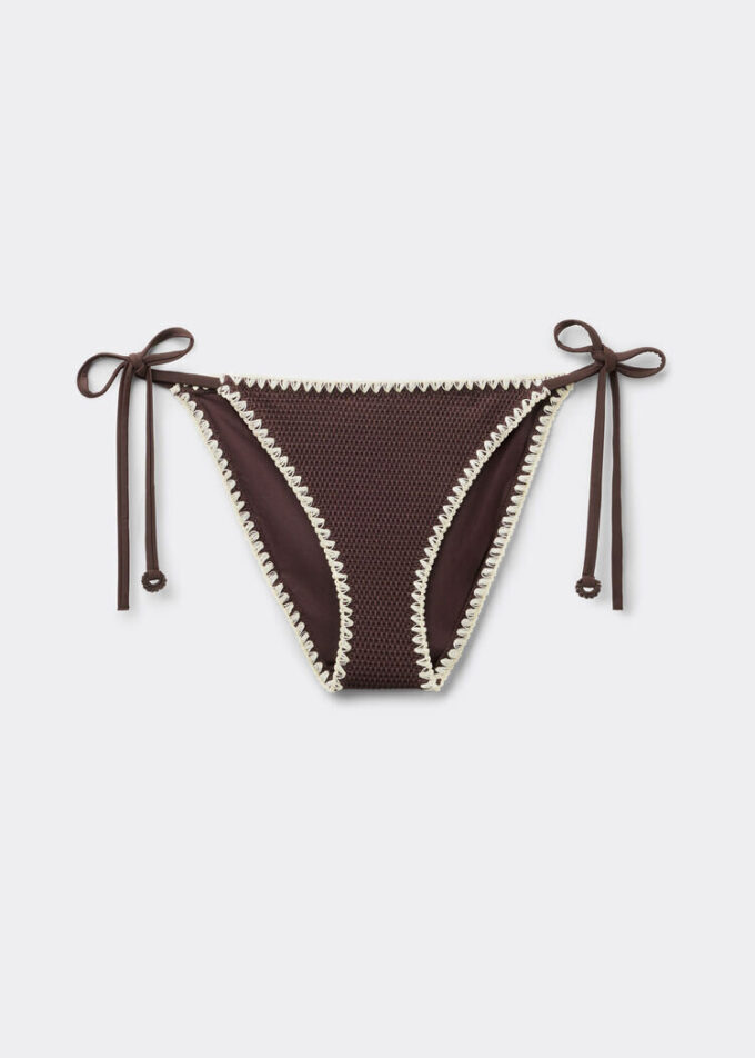 Bikinibotten med snörning och tvåfärgat broderi