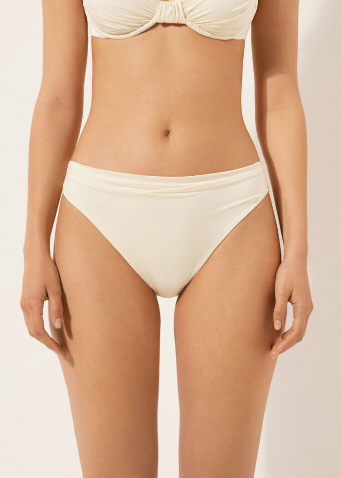 Bikinibottnar i glansig satin Bikinibottnar i glansig satin