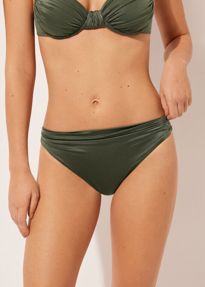 Bikinibottnar i glansig satin Bikinibottnar i glansig satin