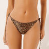 Bikinibottnar med vilda djurmönster