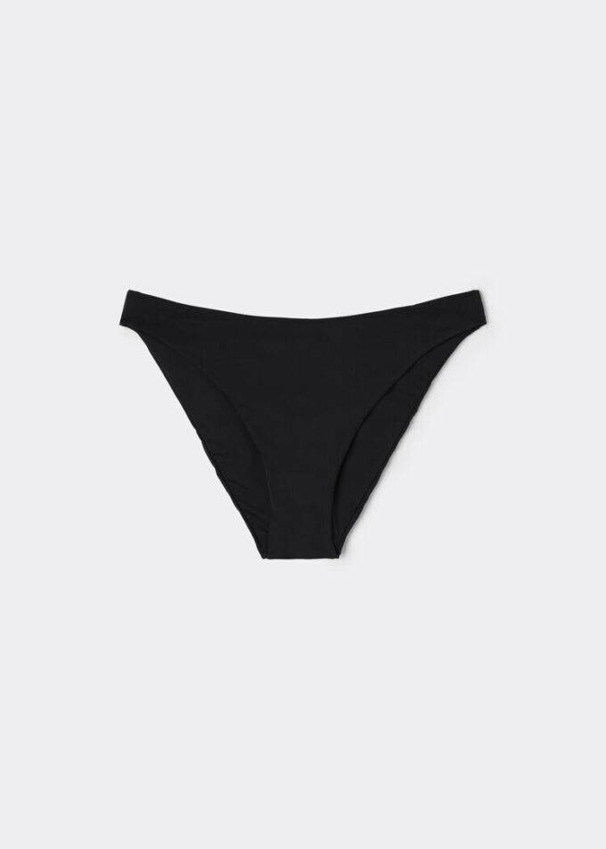 Bikinitrosor med hög benöppning Bikinitrosor med hög benöppning