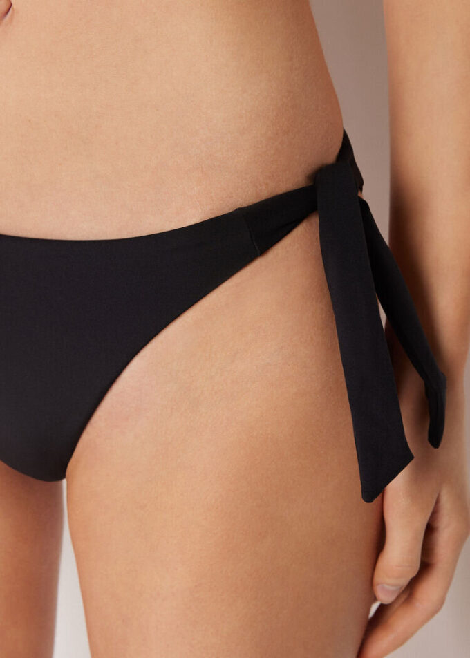 Bikinitrosor med knytband i sidan, premium passform