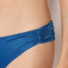 Brasilianska bikinitrosor i glansigt satin