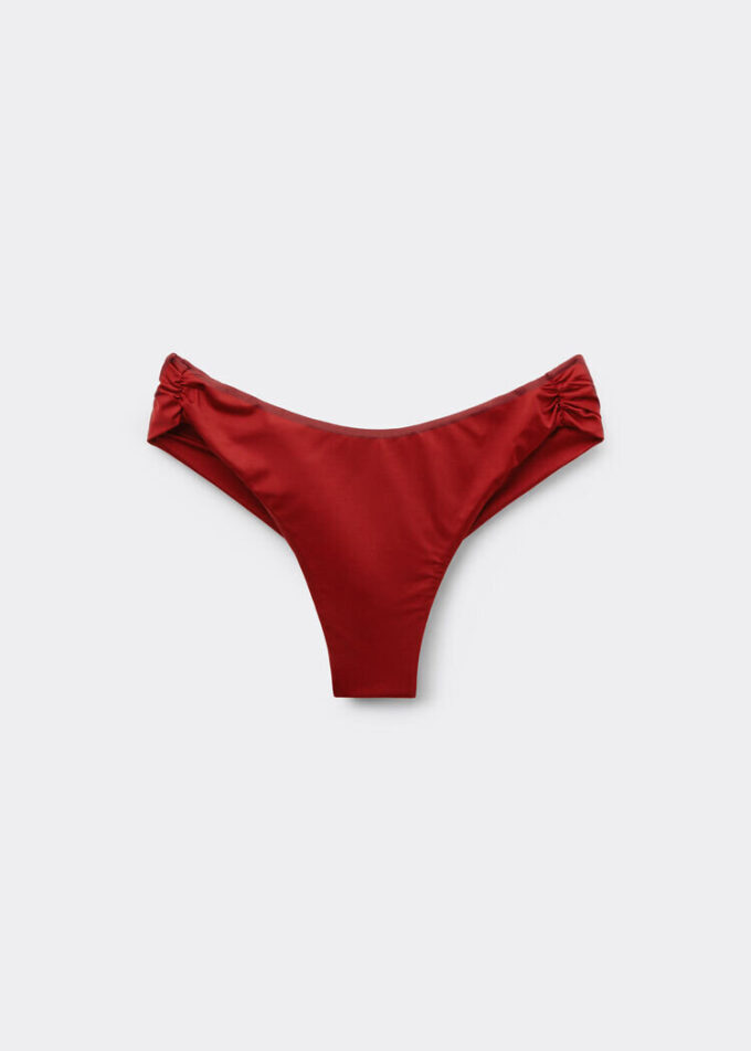 Brasilianska bikinitrosor i glansigt satin