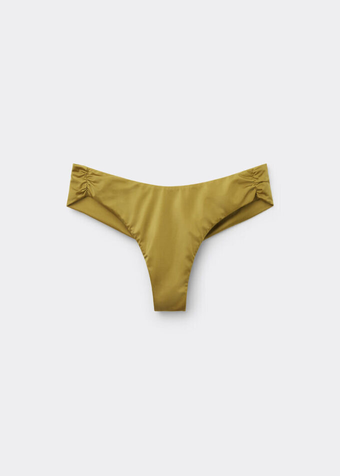 Brasilianska bikinitrosor i glansigt satin Brasilianska bikinitrosor i glansigt satin
