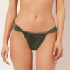 Brasilianska bikinitrosor i glänsande satin