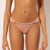 Brasilianska bikinitrosor i glänsande satin