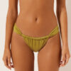 Brasilianska bikinitrosor i glänsande satin