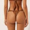 Brasilianska bikinitrosor i glänsande satin
