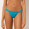 Brasilianska bikinitrosor i glänsande satin