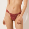 Brasilianska bikinitrosor i glänsande satin