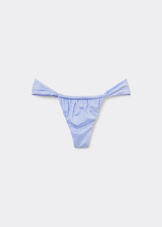 Brasilianska bikinitrosor i glänsande satin