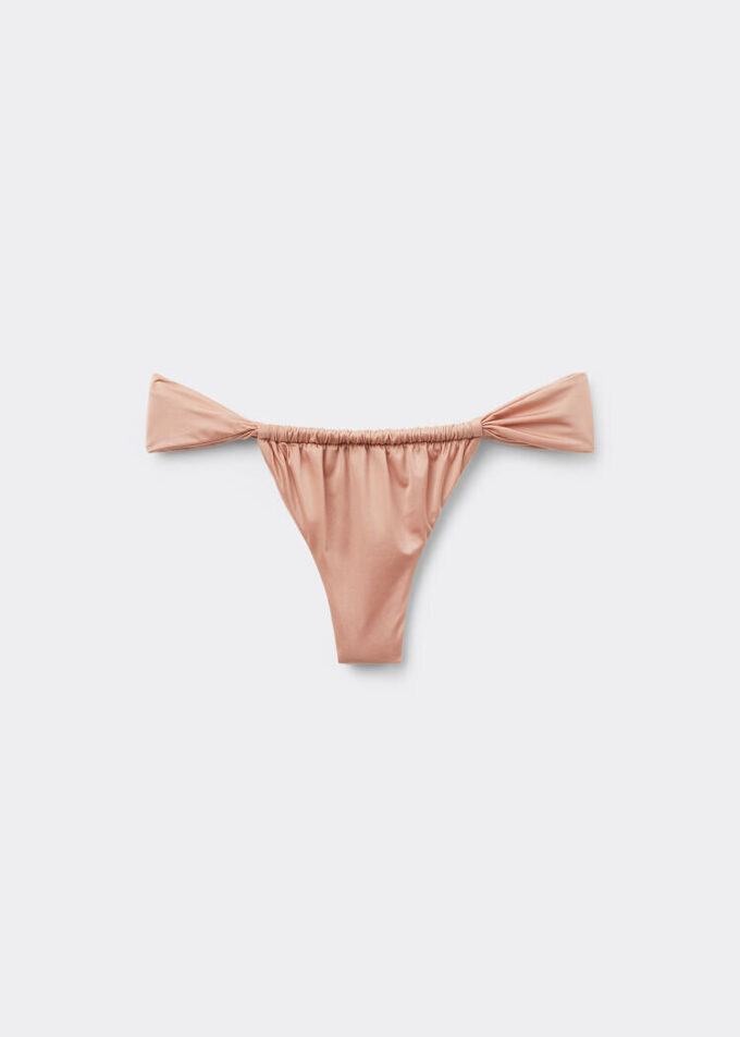 Brasilianska bikinitrosor i glänsande satin