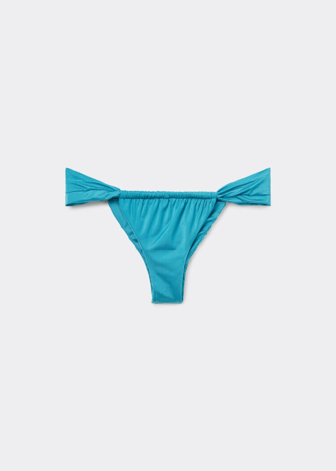 Brasilianska bikinitrosor i glänsande satin