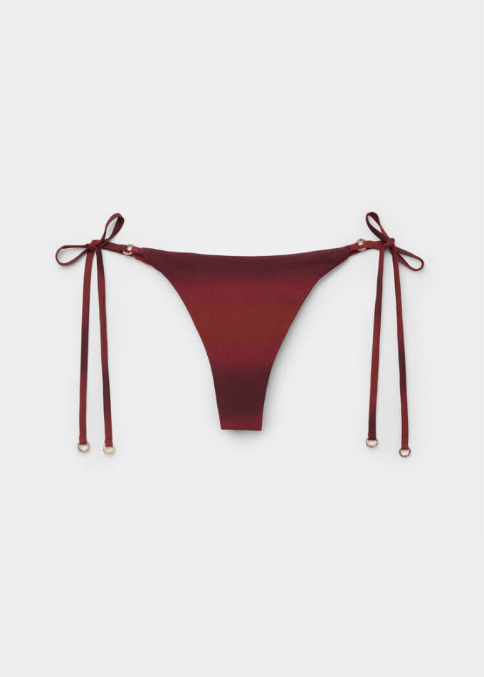 Brasilianska bikinitrosor i mjuka nyanser Brasilianska bikinitrosor i mjuka nyanser
