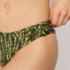Brasilianska bikinitrosor i naturlig tie-dye