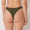 Brasilianska bikinitrosor med krusade vågor Brasilianska bikinitrosor med krusade vågor