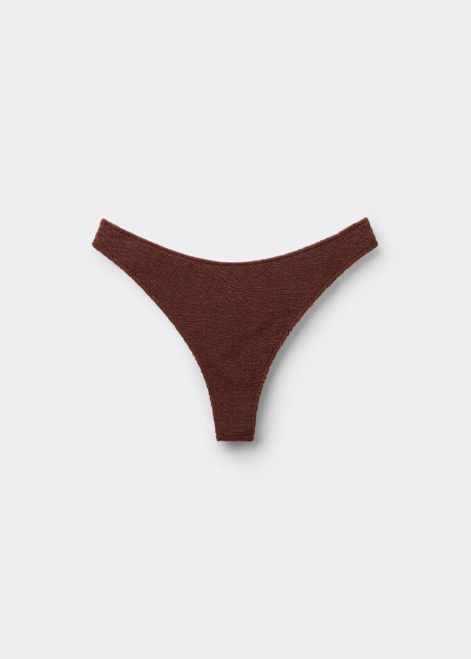 Brasilianska bikinitrosor med krusade vågor Brasilianska bikinitrosor med krusade vågor