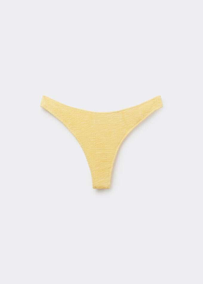 Brasilianska bikinitrosor med krusade vågor Brasilianska bikinitrosor med krusade vågor