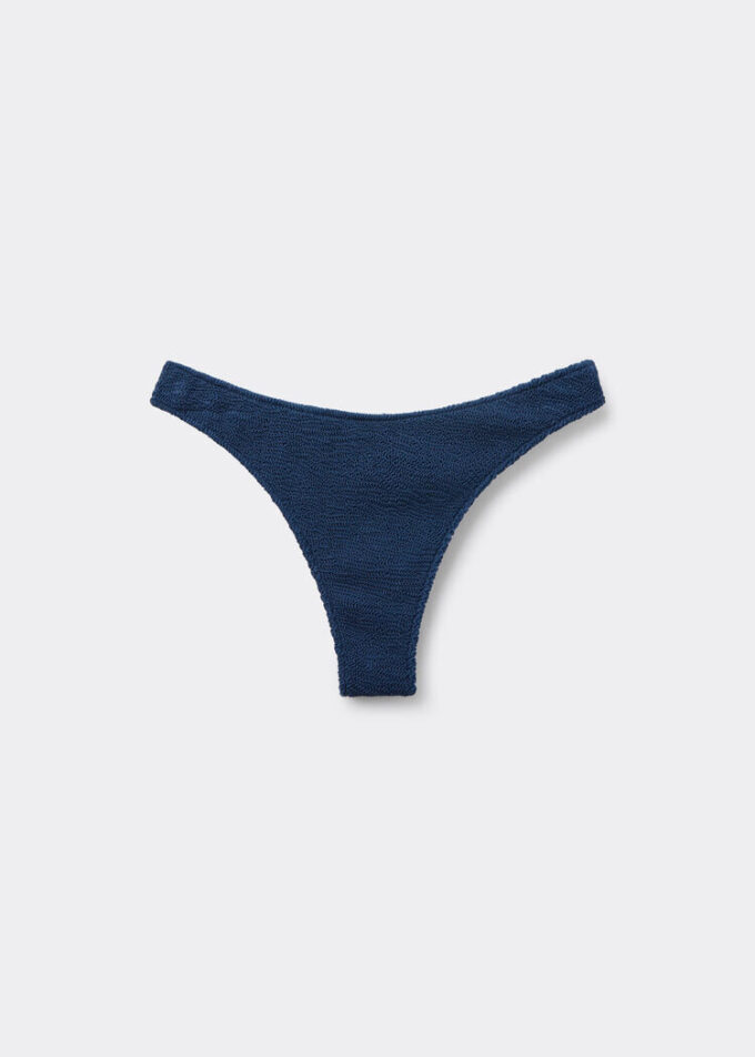 Brasilianska bikinitrosor med krusade vågor Brasilianska bikinitrosor med krusade vågor