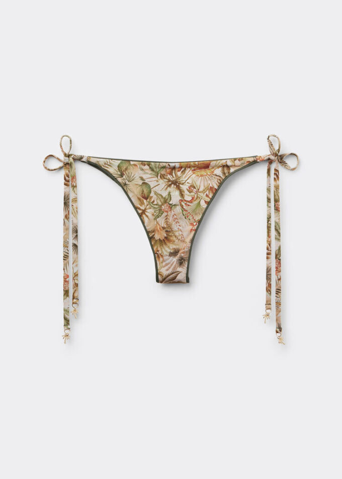Brasilianska bikinitrosor med tropiskt bladmönster