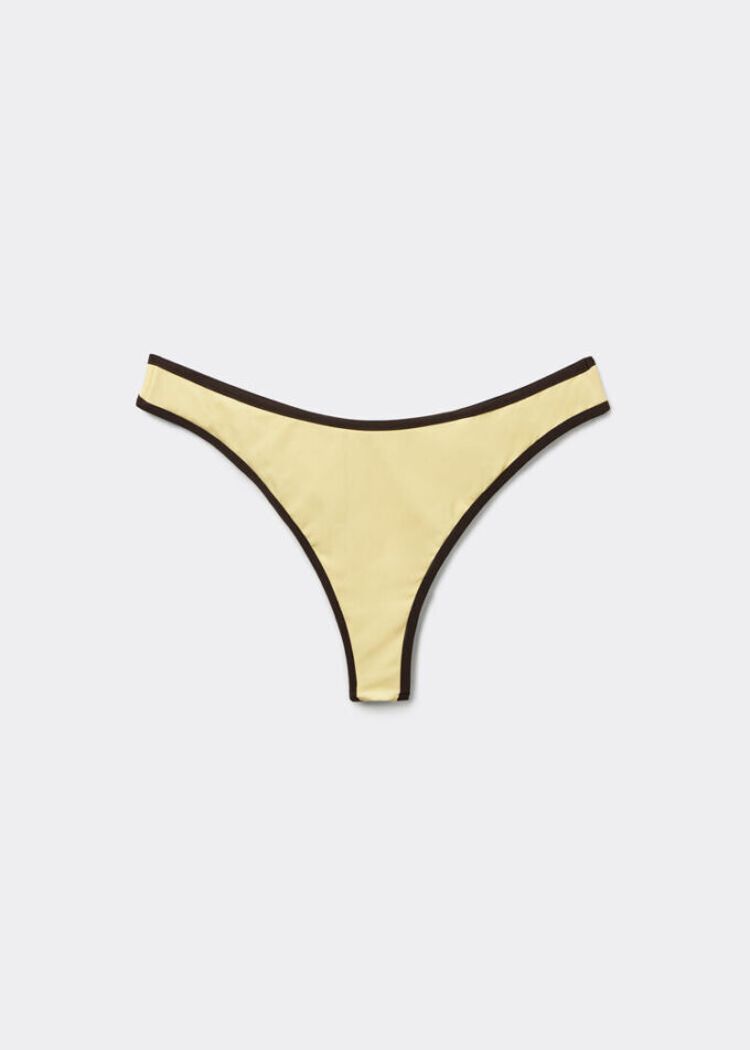 Brasilianska bikinitrosor med tvåfärgad kant Brasilianska bikinitrosor med tvåfärgad kant