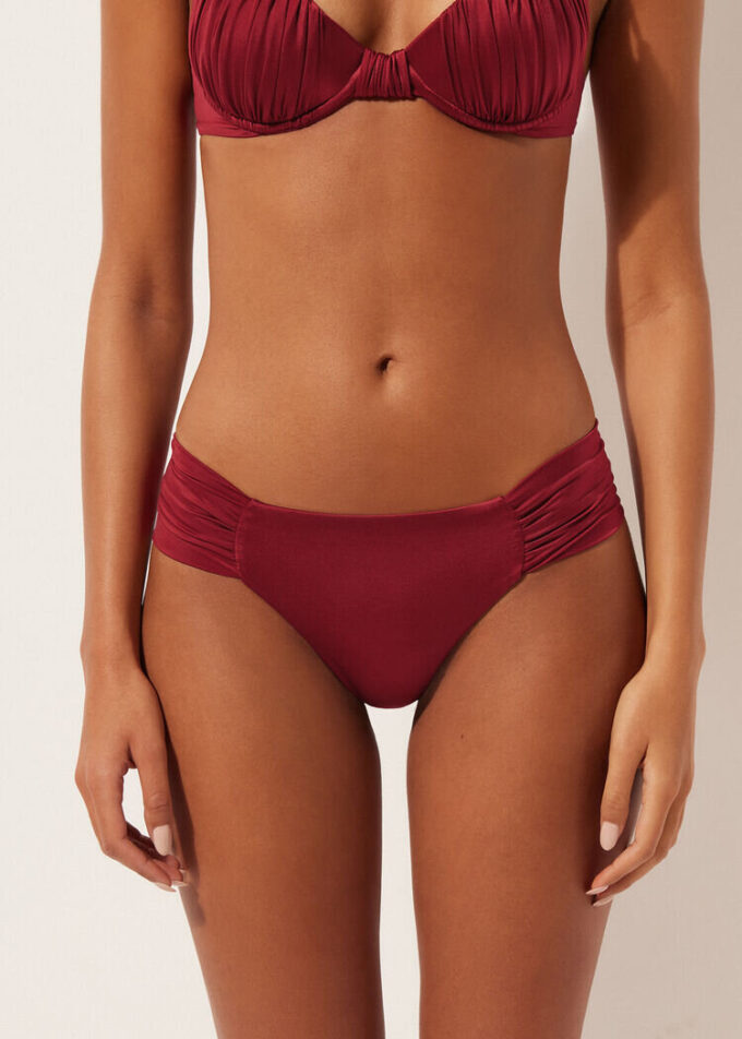 Draperad Brasilia-bikinitrosor i glänsande satin Draperad Brasilia-bikinitrosor i glänsande satin