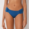 Draperad Brasilia-bikinitrosor i glänsande satin Draperad Brasilia-bikinitrosor i glänsande satin