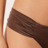 Draperad Brasilia-bikinitrosor i glänsande satin Draperad Brasilia-bikinitrosor i glänsande satin
