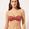 Graderad vadderad bandeau-bikinitopp i glänsande satin