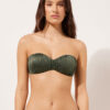 Graderad vadderad bandeau-bikinitopp i glänsande satin