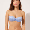 Graderad vadderad bandeau-bikinitopp i glänsande satin