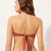 Graderad vadderad bandeau-bikinitopp i glänsande satin