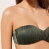 Graderad vadderad bandeau-bikinitopp i glänsande satin