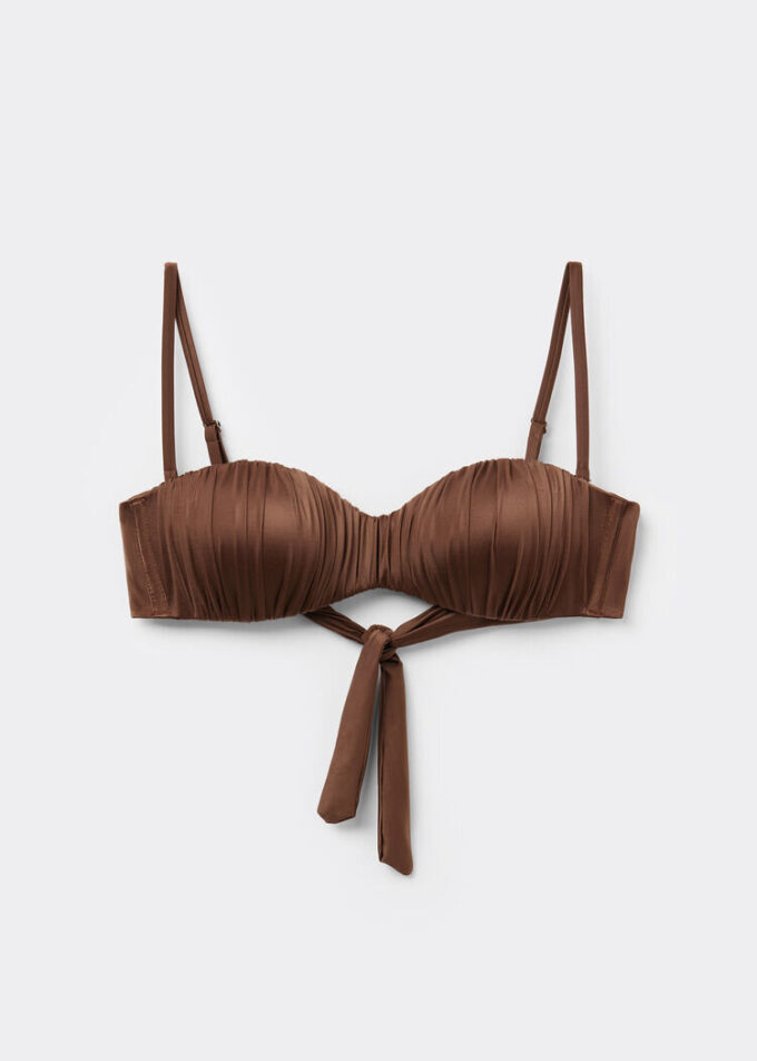 Graderad vadderad bandeau-bikinitopp i glänsande satin
