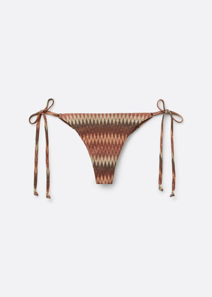 Guldfärgade brasilianska bikinitrosor med chevronmönster Guldfärgade brasilianska bikinitrosor med chevronmönster
