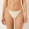 Satinbikinitrosor i brasiliansk stil Satinbikinitrosor i brasiliansk stil