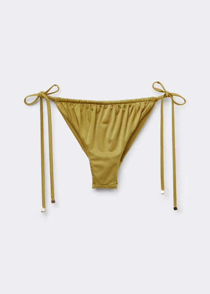 Satinbikinitrosor i brasiliansk stil Satinbikinitrosor i brasiliansk stil