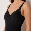 Slimmande helbaddräkt med elegant drapering Slimmande helbaddräkt med elegant drapering