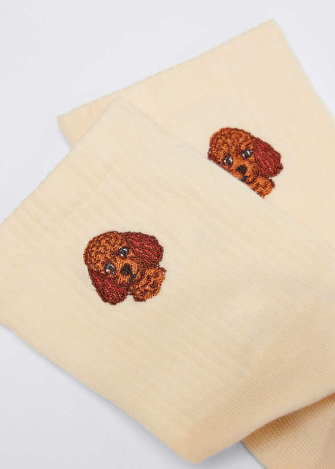 Strumpor med broderade hundar Strumpor med broderade hundar
