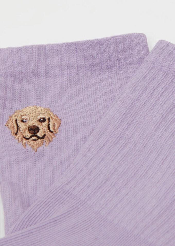 Strumpor med broderade hundar Strumpor med broderade hundar