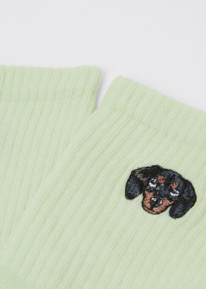 Strumpor med broderade hundar Strumpor med broderade hundar