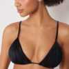 Triangeltopp i glansig satin Triangeltopp i glansig satin