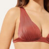 Triangeltopp med graderad vaddering, glansig satin Triangeltopp med graderad vaddering, glansig satin